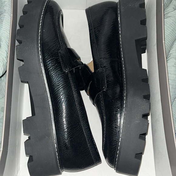Franco Sarto NIB Balin Lug Sole Penny Loafer Black Crinkle Patent Leather SZ9 - Picture 8 of 11